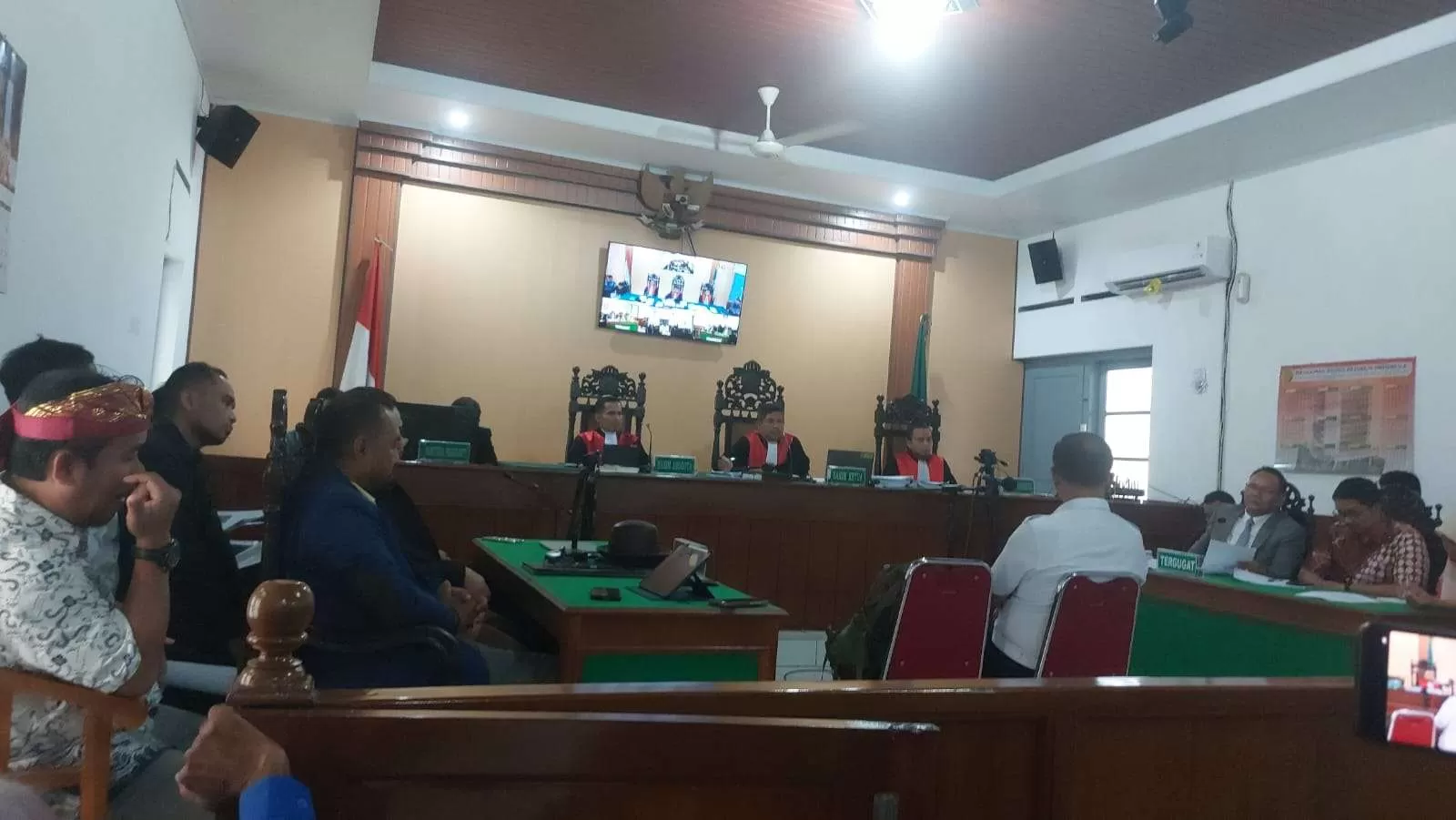 Sidang Gugatan CLS Ijazah Jokowi di PN Solo: Mantan Wakapolri Oegroseno Jadi Saksi, Perkara Ditunda Pekan Depan. (KlikSoloNews/Adhirajasa)