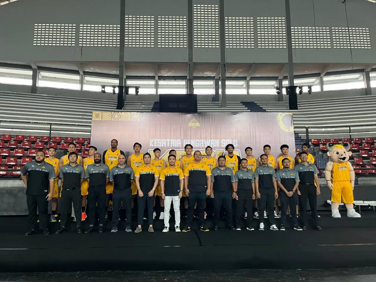 Roster Resmi Kesatria Bengawan Solo: Ambisi Besar Juara Gopay IBL 2026. (KlikSoloNews/Adhirajasa)