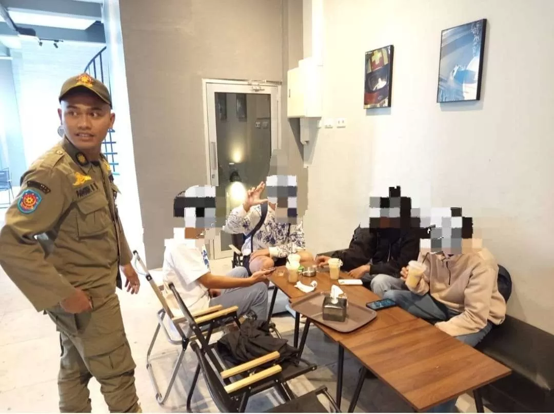 Nongkrong di Kafe saat Jam Pelajaran, 16 Siswa SMA Diamankan Satpol PP. (KlikSoloNews/dok)