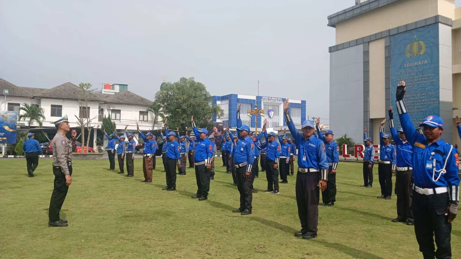 Satlantas Polresta Surakarta Gelar Dikmas Lantas, 100 Supeltas Dilatih 12 Gerakan Lalu Lintas. (KlikSoloNews/dok)