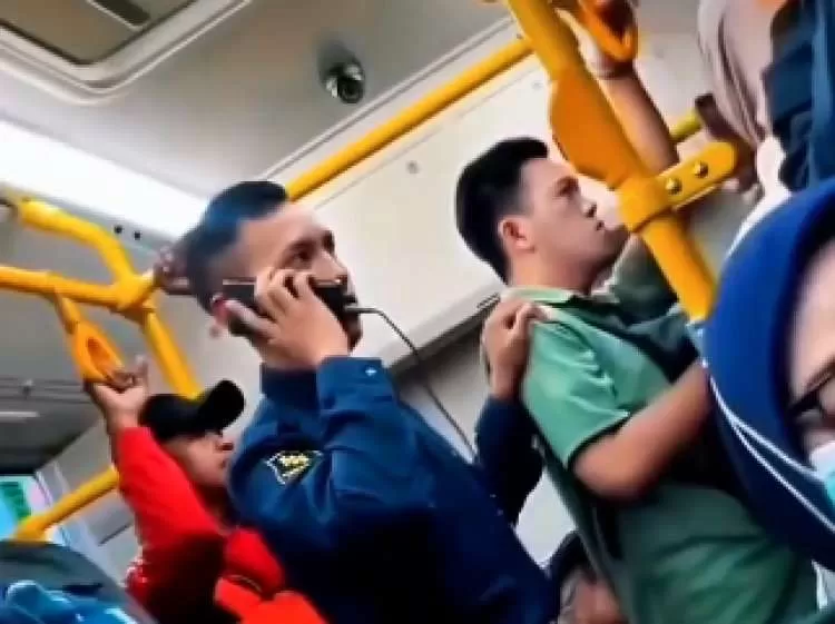Viral! Pasangan Sesama Jenis Berbuat Asusila di Bus Transjakarta, Begini Kronologinya. (KlikSoloNews/dok)