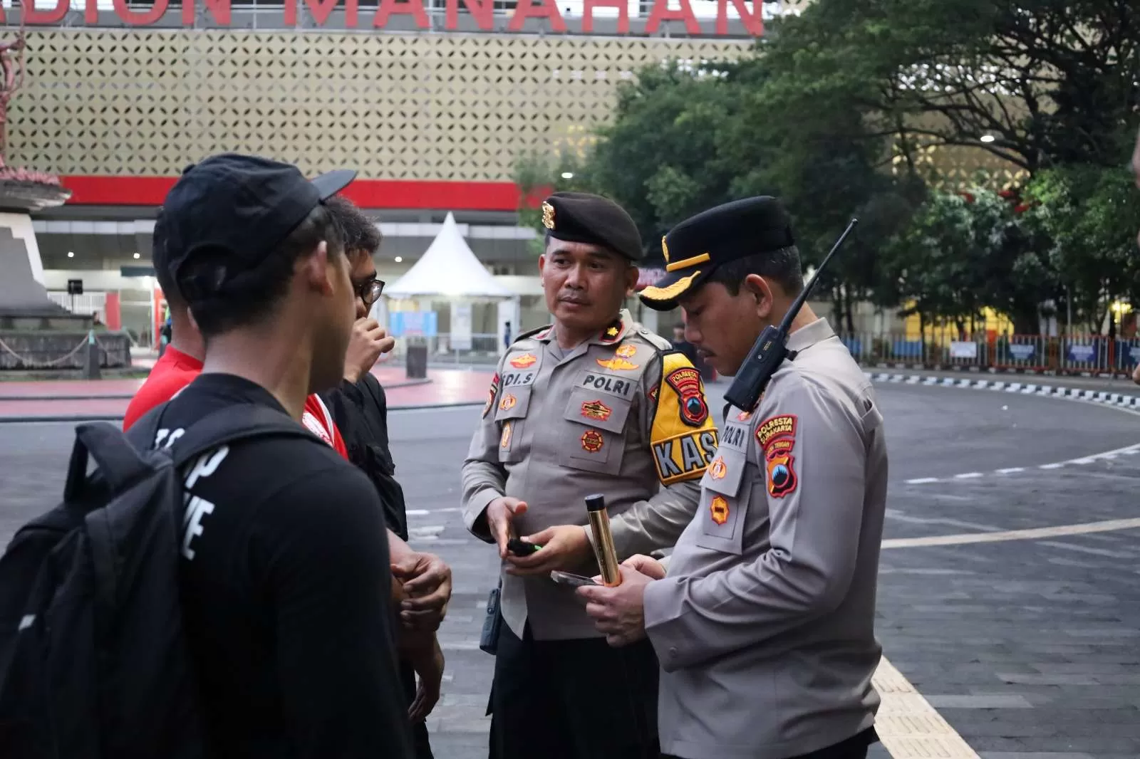Abaikan Larangan Suporter Tamu, Polresta Surakarta Amankan Ratusan Bobotoh di Solo. (KlikSoloNews/dok)