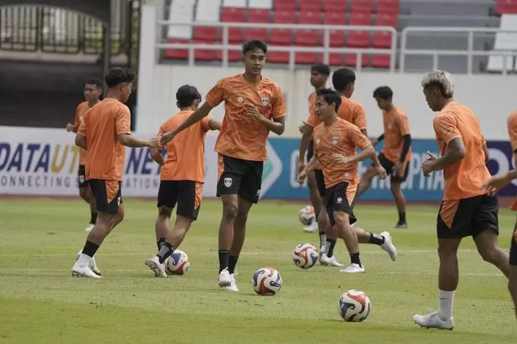 Link Live Streaming Barito Putera vs Kendal Tornado FC: Misi Tiga Poin di Banjarmasin. (KlikSoloNews/dok)