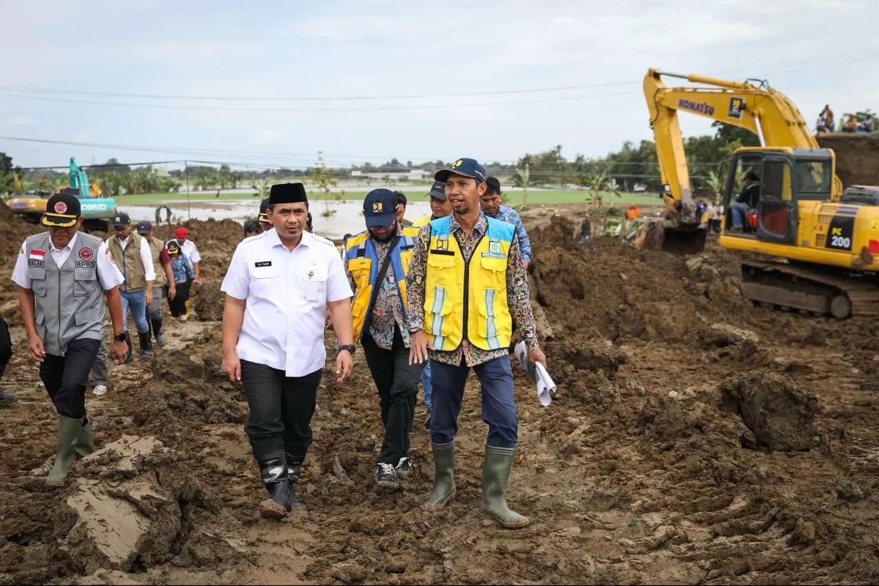 Wagub Jateng Tinjau Perbaikan Tanggul Sungai Tuntang, Ditarget Rampung 2–3 Hari (Kliksolonews/dok)