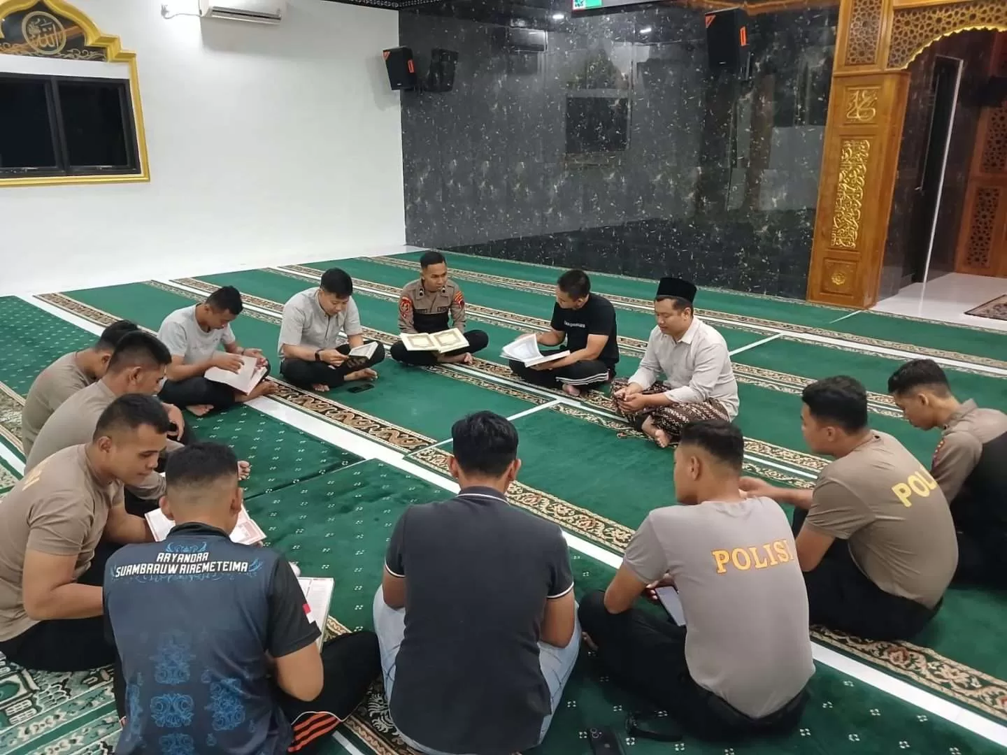 Isi Ramadan, Polresta Surakarta Gelar Tadarus Al Qur’an di Masjid Al Jihad (Kliksolonews/Dok)