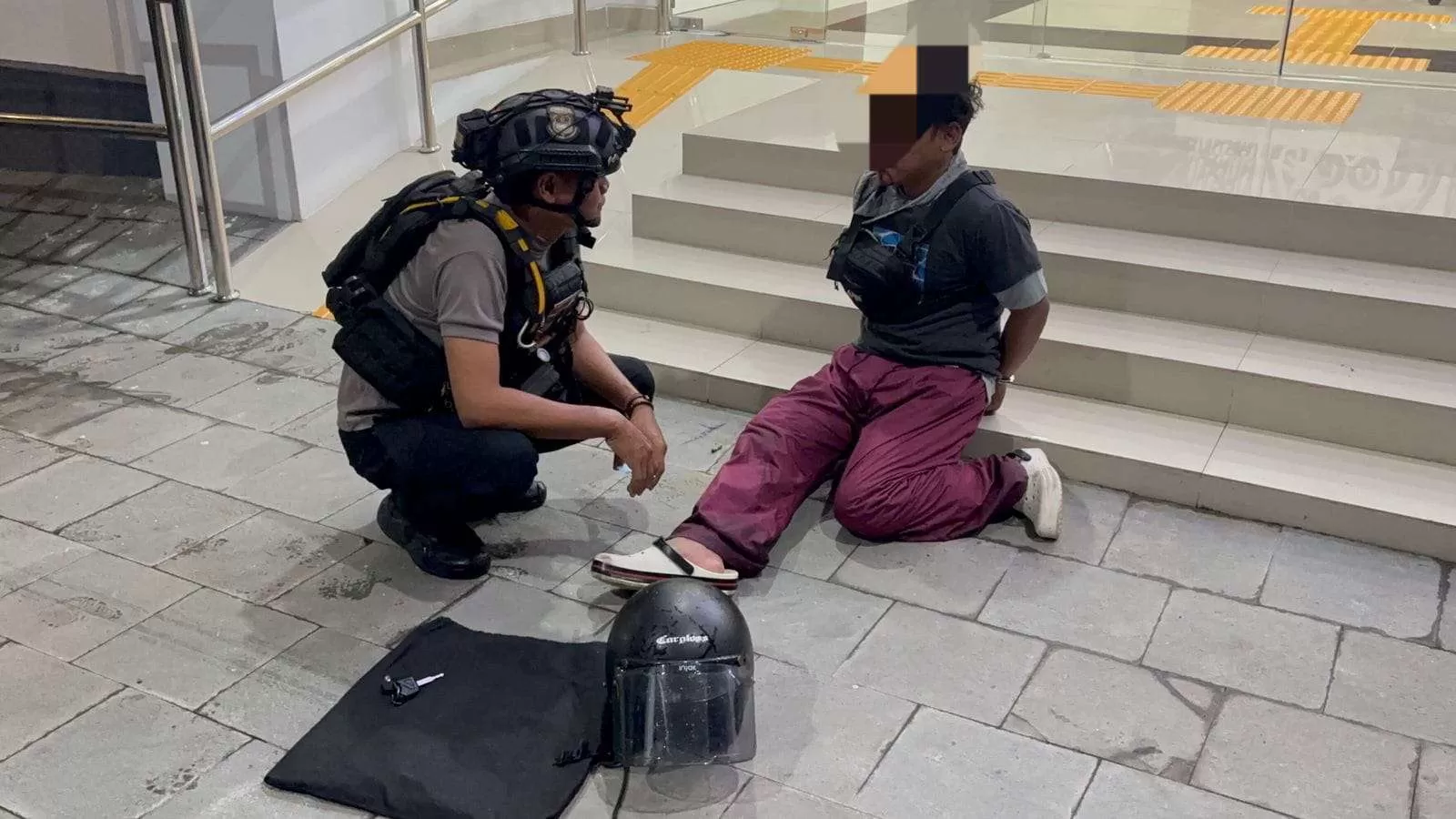 Sempat Diamuk Massa, Motor Pelaku Pencurian Helm di Jajar Ditutup Lakban. (KlikSoloNews/dok)