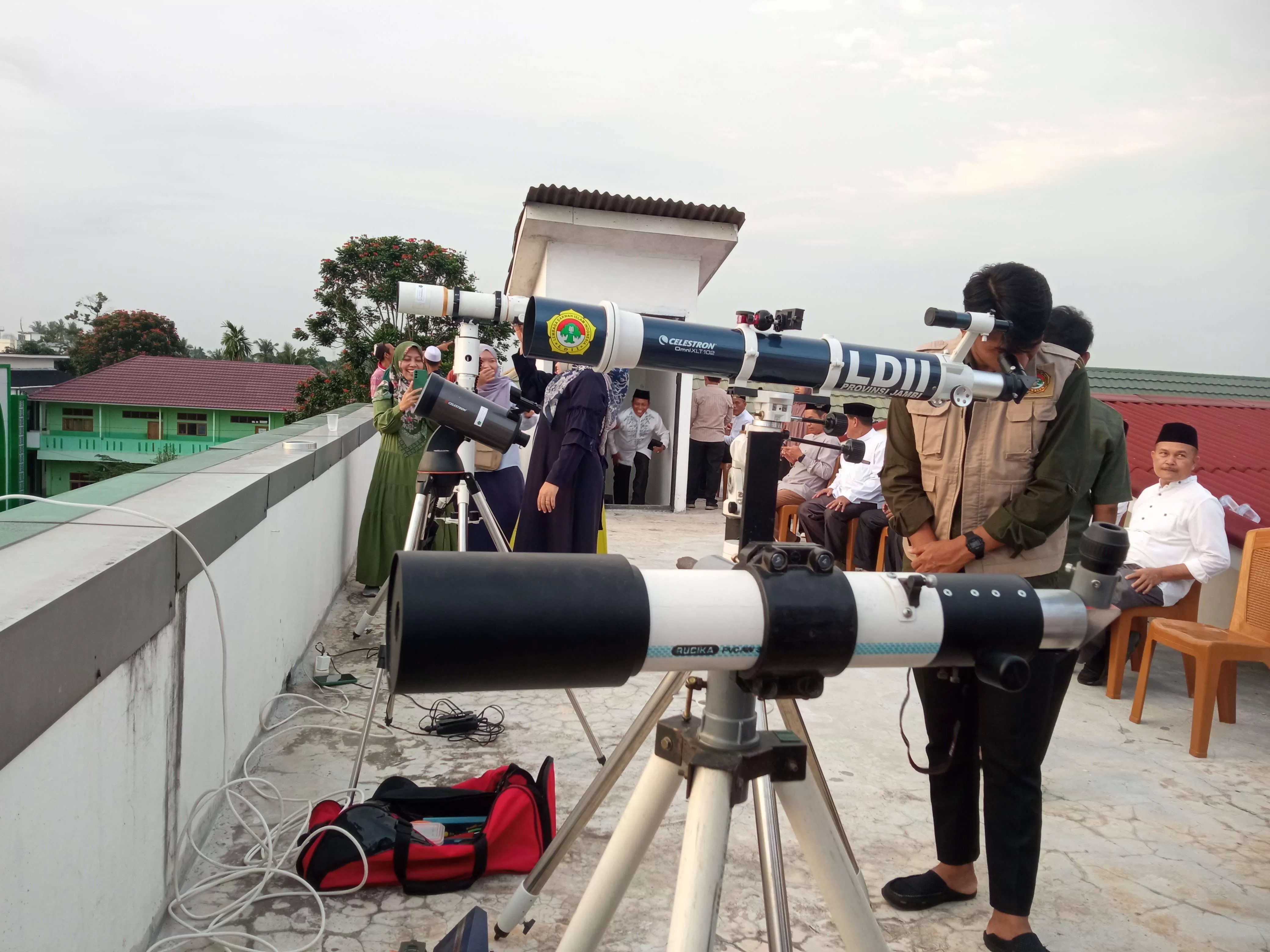 Rukyatul Hilal Ramadan 1447 H Digelar di Candi Sukuh, Kemenag Karanganyar Gunakan Alat Modern. (KlikSoloNews/dok)