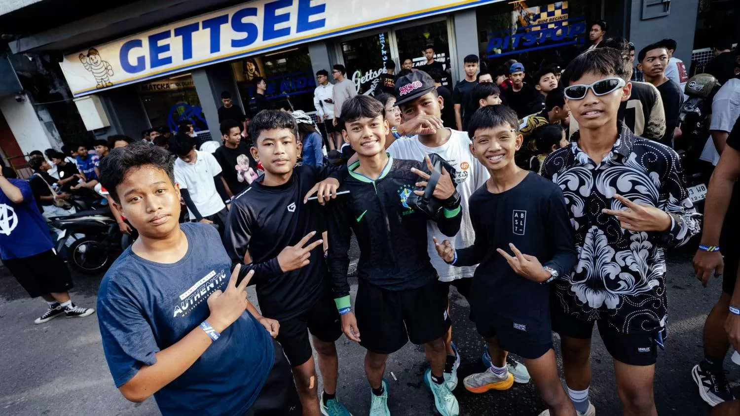 Kalcerun Jadi Tren Baru Anak Muda Solo, Lari Sekaligus Pamer Outfit. (KlikSoloNews/dok)