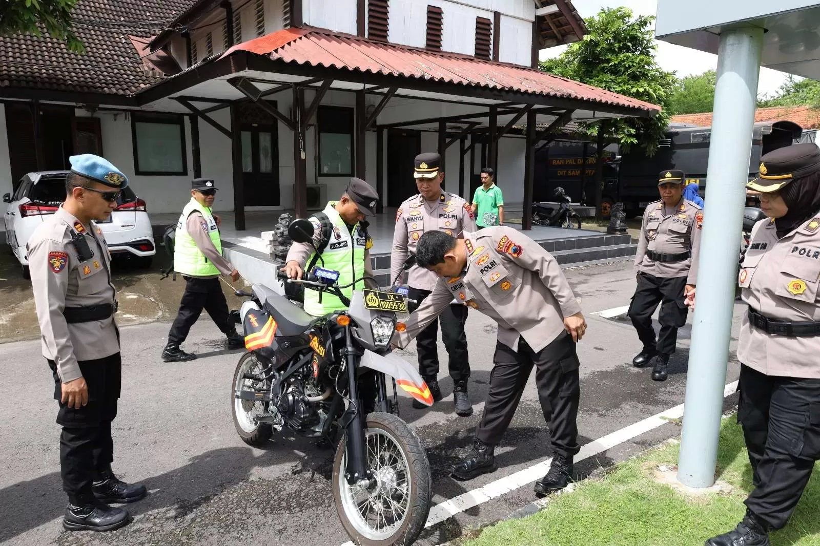 Kapolresta Surakarta Pimpin Pengecekan Kendaraan Dinas Jelang Operasi Ketupat Candi 2026. (KlikSoloNews/dok)