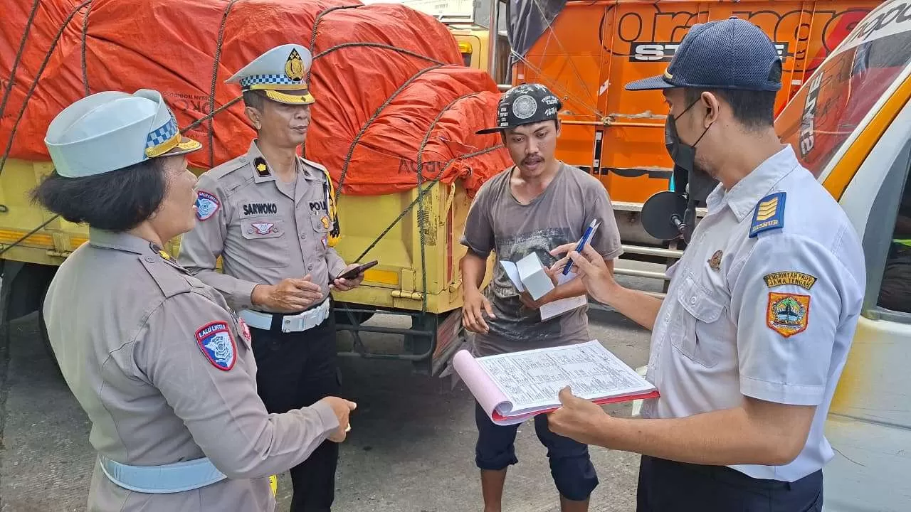 Operasi Keselamatan Candi 2026, Polda Jateng Gandeng Stakeholder Gelar Rampcheck di Rest Area Ungaran. (KlikSoloNews/dok)