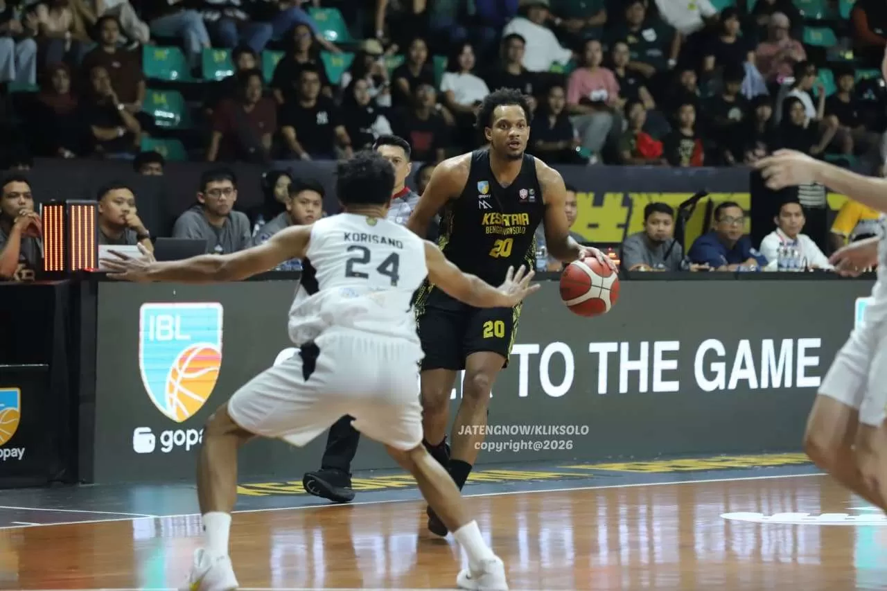 Rashad Vaughn Bersinar! Kesatria Bengawan Solo Tumbangkan Dewa United 95-84. (KlikSoloNews/Benediktus Candra)