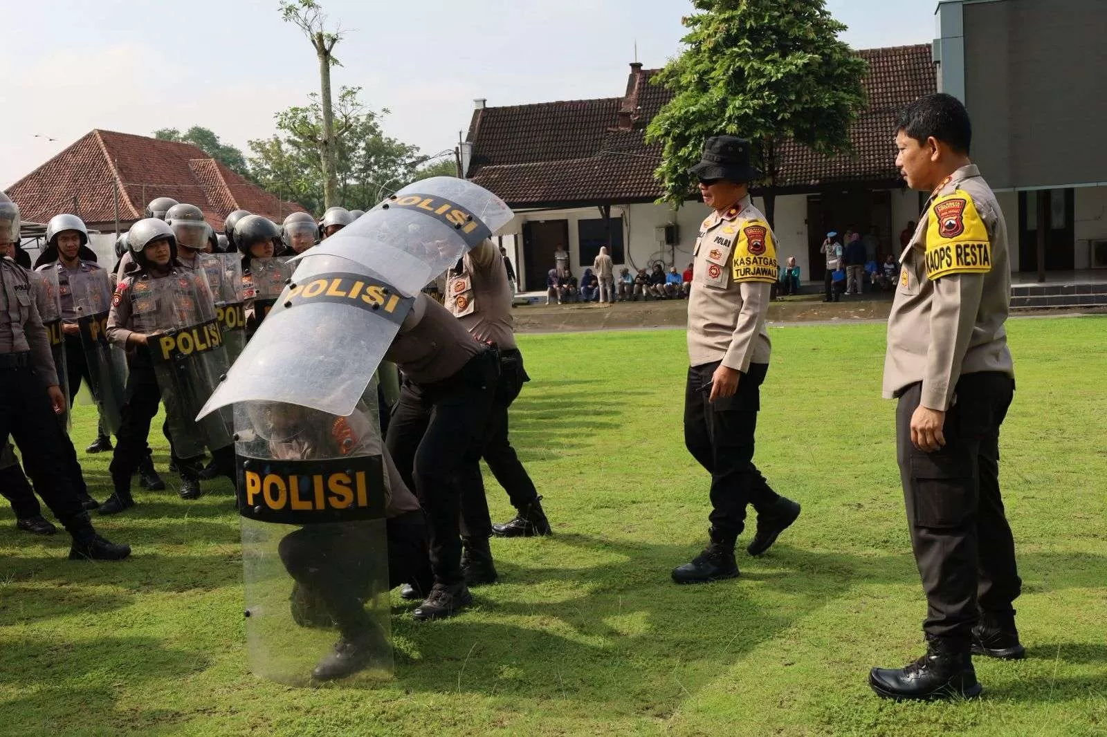 Polresta Surakarta Tingkatkan Kesiapsiagaan, Gelar Simulasi Pengendalian Massa Hadapi Situasi Kontinjensi. (KlikSoloNews/dok)
