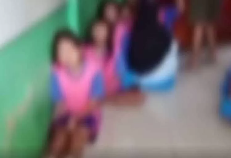 Viral di Medsos! Guru SD di Jelbuk Diduga Telanjangi 22 Siswa Cari Uang Hilang, Wali Murid Murka. (KlikSoloNews/dok)
