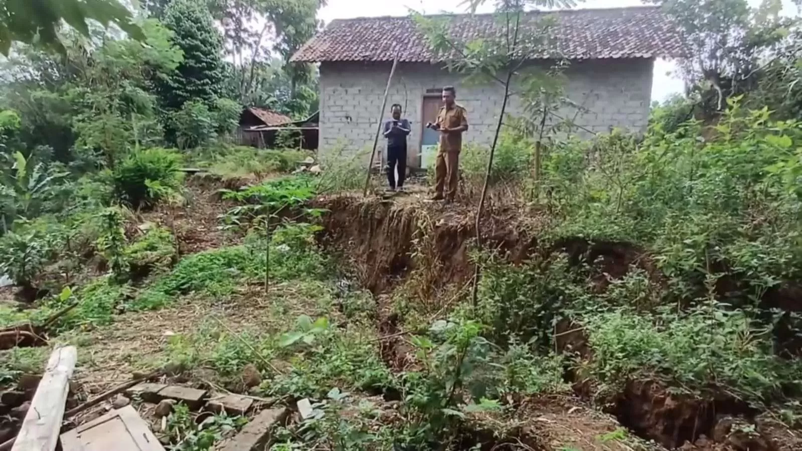 Tanah Bergerak Sejak 2025, Puluhan Rumah di Desa Sambi Sragen Rusak. (KlikSoloNews/dok)