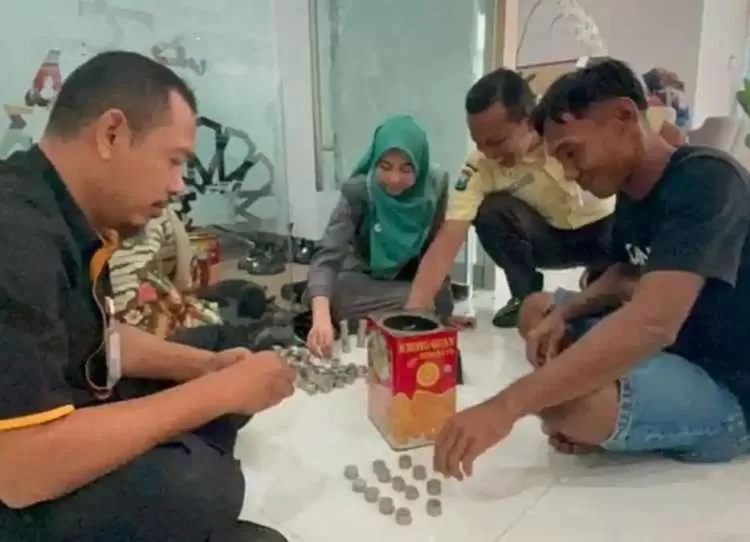 Kisah Inspiratif Warga Tuban Daftar Haji dari Tabungan Koin Selama 11 Tahun. (KlikSoloNews/dok)