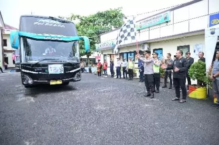 Balik Gratis Lebaran Karanganyar 2026, Ratusan Perantau Kembali ke Jakarta Tanpa Biaya. (KlikSoloNews/dok HarianKota)