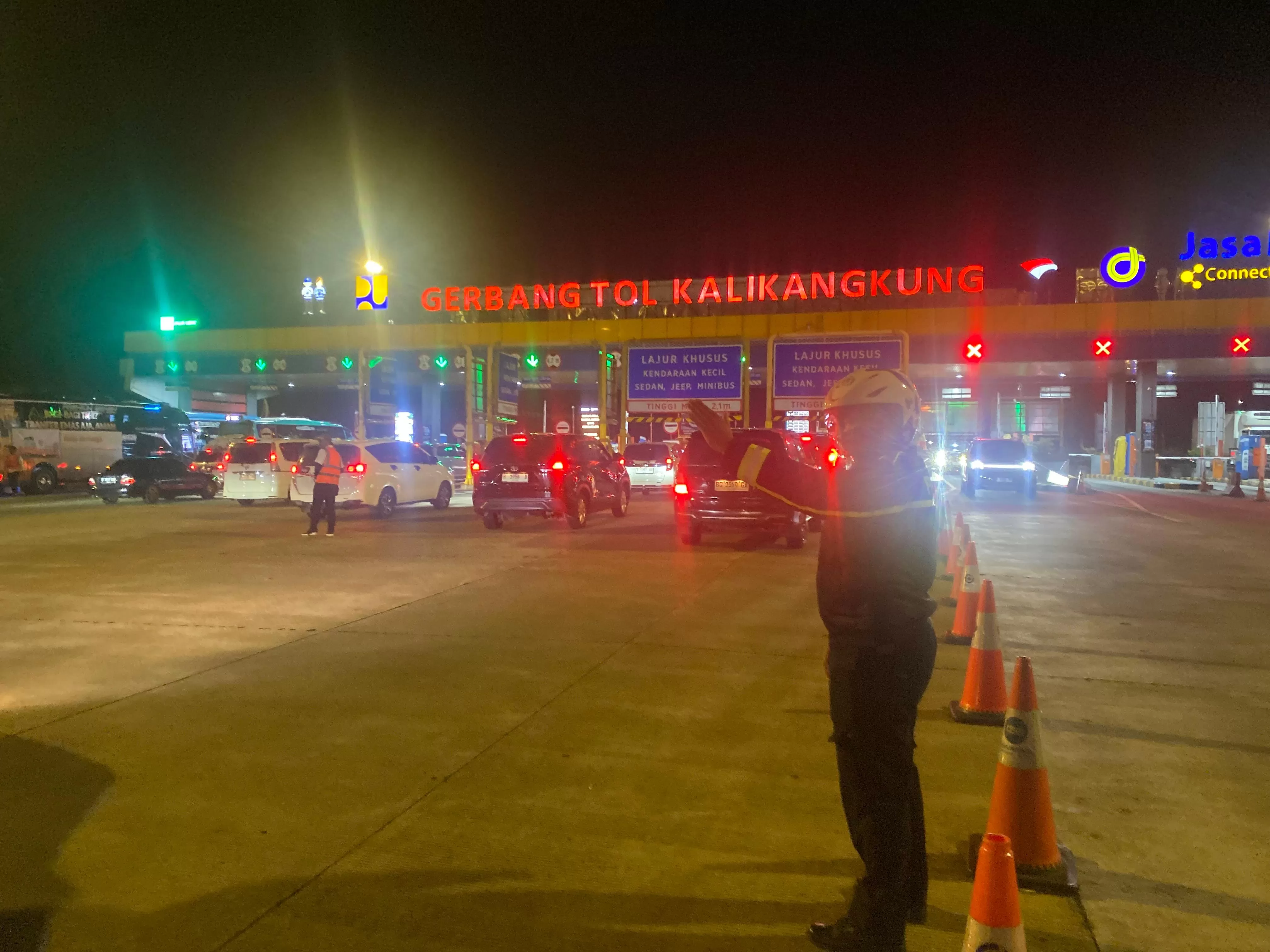 Update Arus Mudik Lebaran 2026: Kendaraan Masuk Jateng Melonjak di GT Kalikangkung dan Pejagan. (KlikSoloNews/dok Polda Jateng)