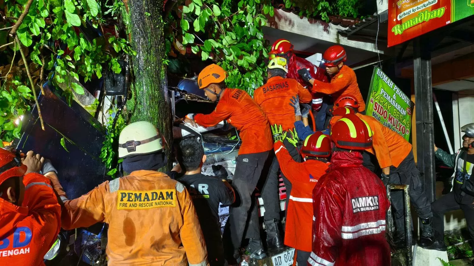 Truk Diduga Rem Blong, Kecelakaan Tunggal di Mojosongo Solo Sopir Terjepit. (KlikSoloNews/dok)