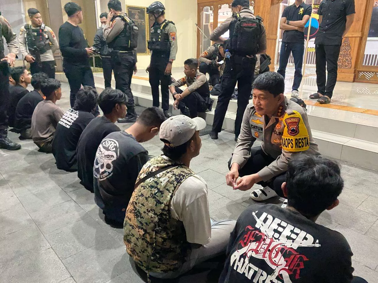 Tim Sparta Polresta Surakarta Ringkus 10 Pelaku Vandalisme, Temukan Obat Penenang dan Pisau Lipat. (KlikSoloNews/dok Polresta Surakarta)