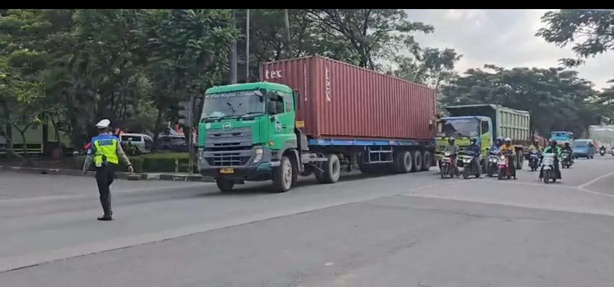 Polda Jateng Lakukan Penyekatan Kendaraan Sumbu Tiga Selama Operasi Ketupat Candi 2026 (Kliksolonews/dok)