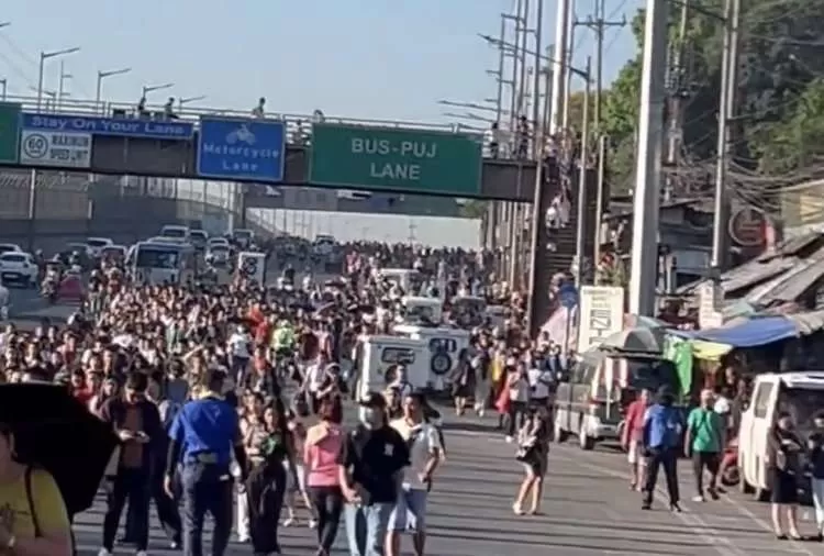 Krisis Energi Filipina: Stok BBM Tinggal 45 Hari, Warga Terpaksa Jalan Kaki ke Kantor. (KlikSoloNews/dok)
