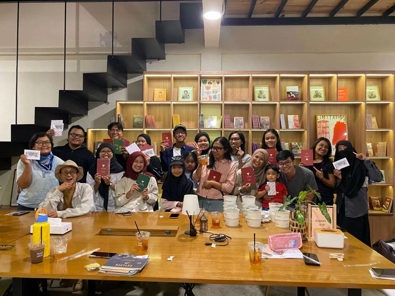 Kopi, Buku, dan Piringan Hitam: Kolaborasi Apik Kopi Aloo untuk Ekosistem Kreatif Solo. (KlikSoloNews/dok)