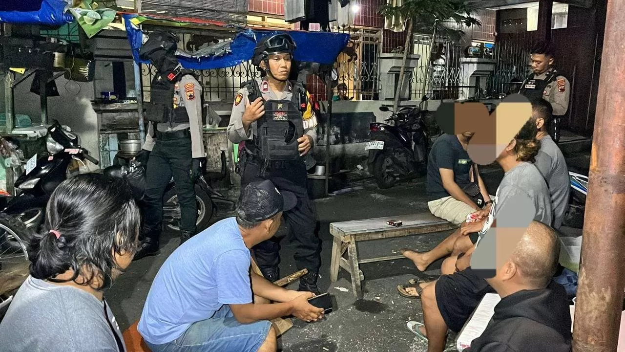 Jelang Malam Takbiran, Tim Sparta Polresta Surakarta Amankan 8 Warga Pesta Miras di Gilingan. (KlikSoloNews/dok)