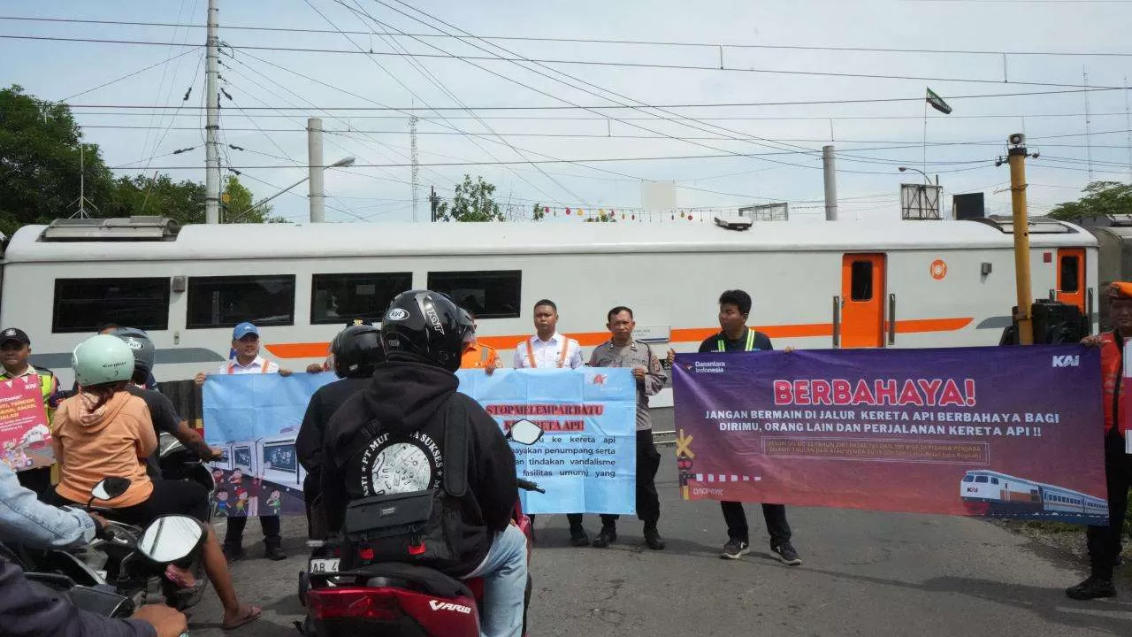 KAI Daop 6 Yogyakarta Perkuat Edukasi Keselamatan di Perlintasan Sebidang. (KlikSoloNews/dok KAI)