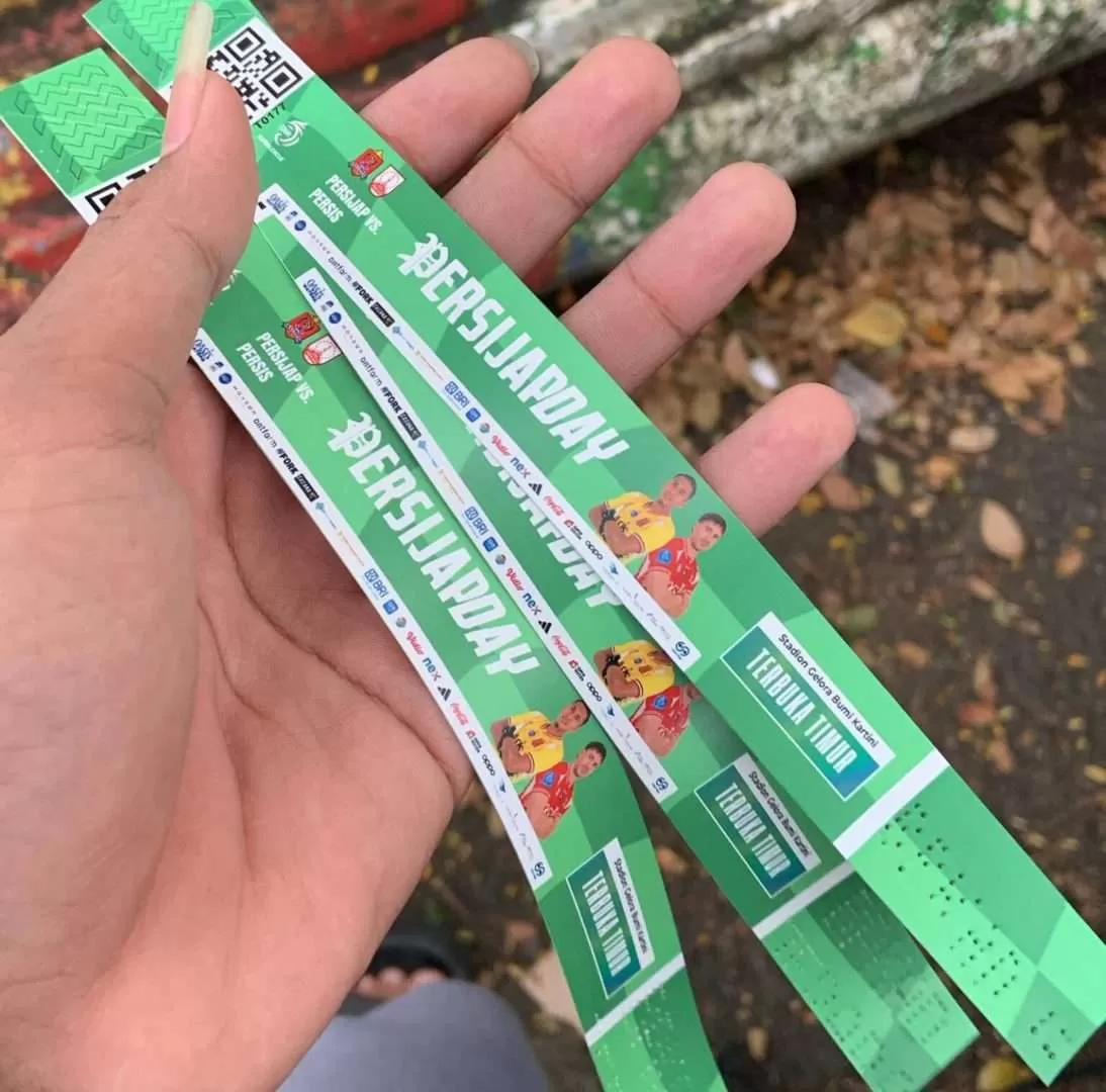 Tiket Naik di Tangan Calo, Suporter Keluhkan Harga Laga Persijap Jepara. (KlikSoloNews/dok jatengnow-Nurcahyo Adianto)