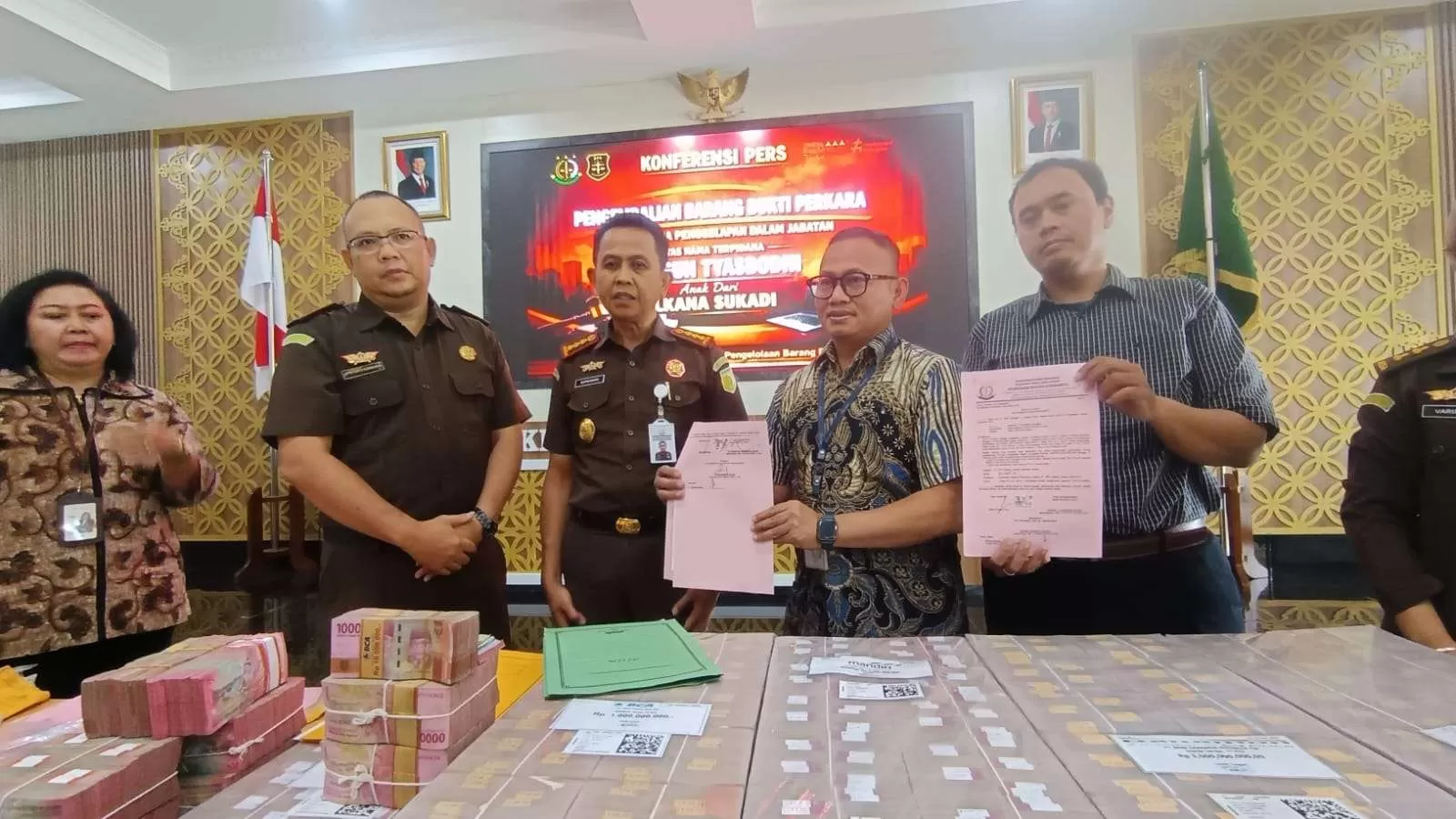 Kejari Solo Eksekusi Uang Rp9,7 Miliar Kasus Penggelapan Pegawai Bank Jateng Wonogiri. (KlikSoloNews/dok)