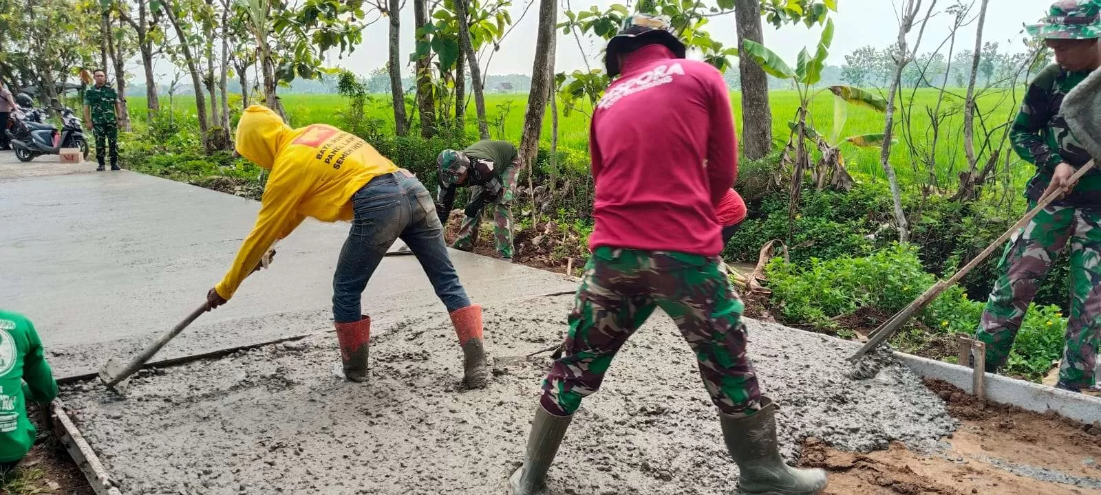 Gotong Royong dan Olahraga, Warna Baru di TMMD Sragen 2026. (KlikSoloNews/dok)