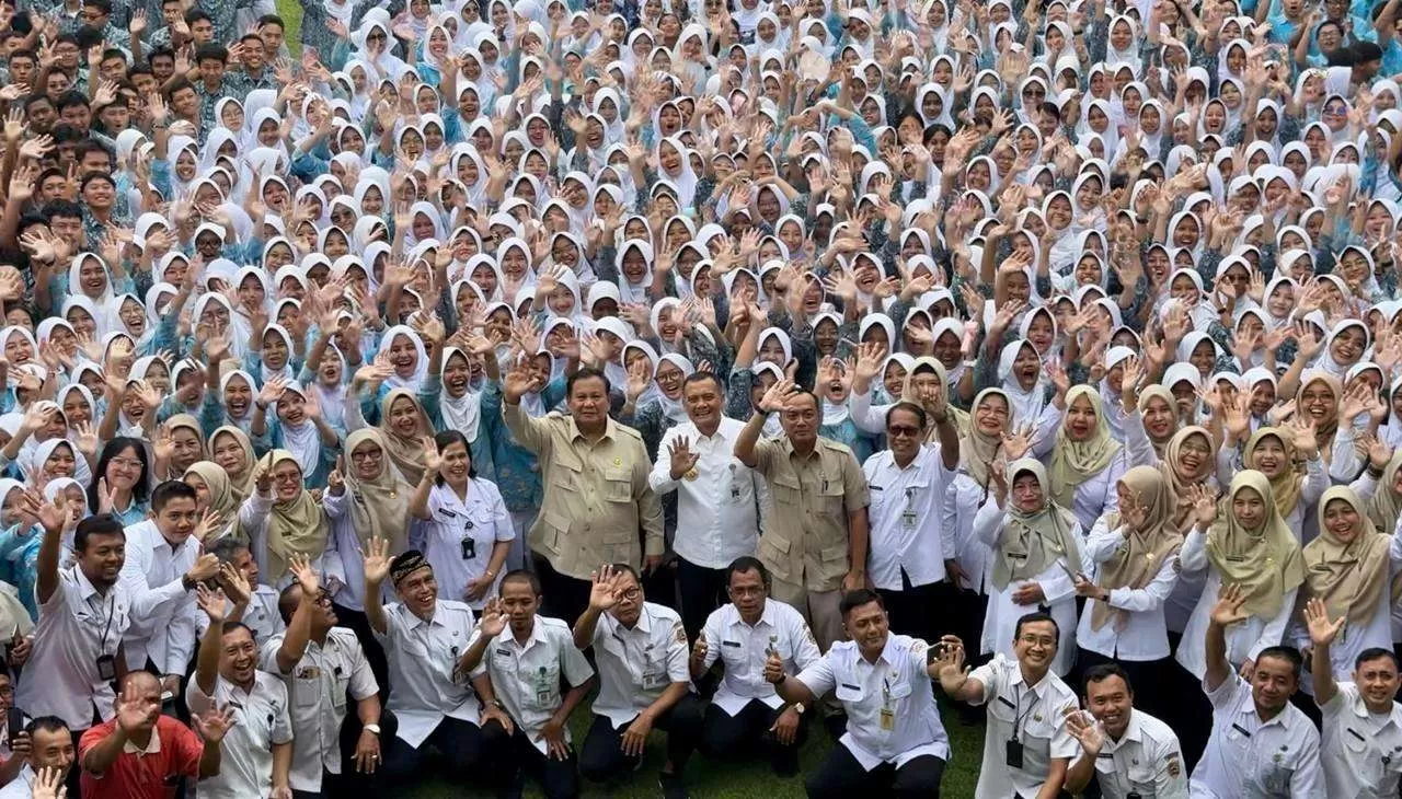 Prabowo dan Ahmad Luthfi Tinjau SMAN 1 Cilacap, Revitalisasi Sekolah dan Program MBG Disambut Positif. (KlikSoloNews/dok Pemprov Jateng)