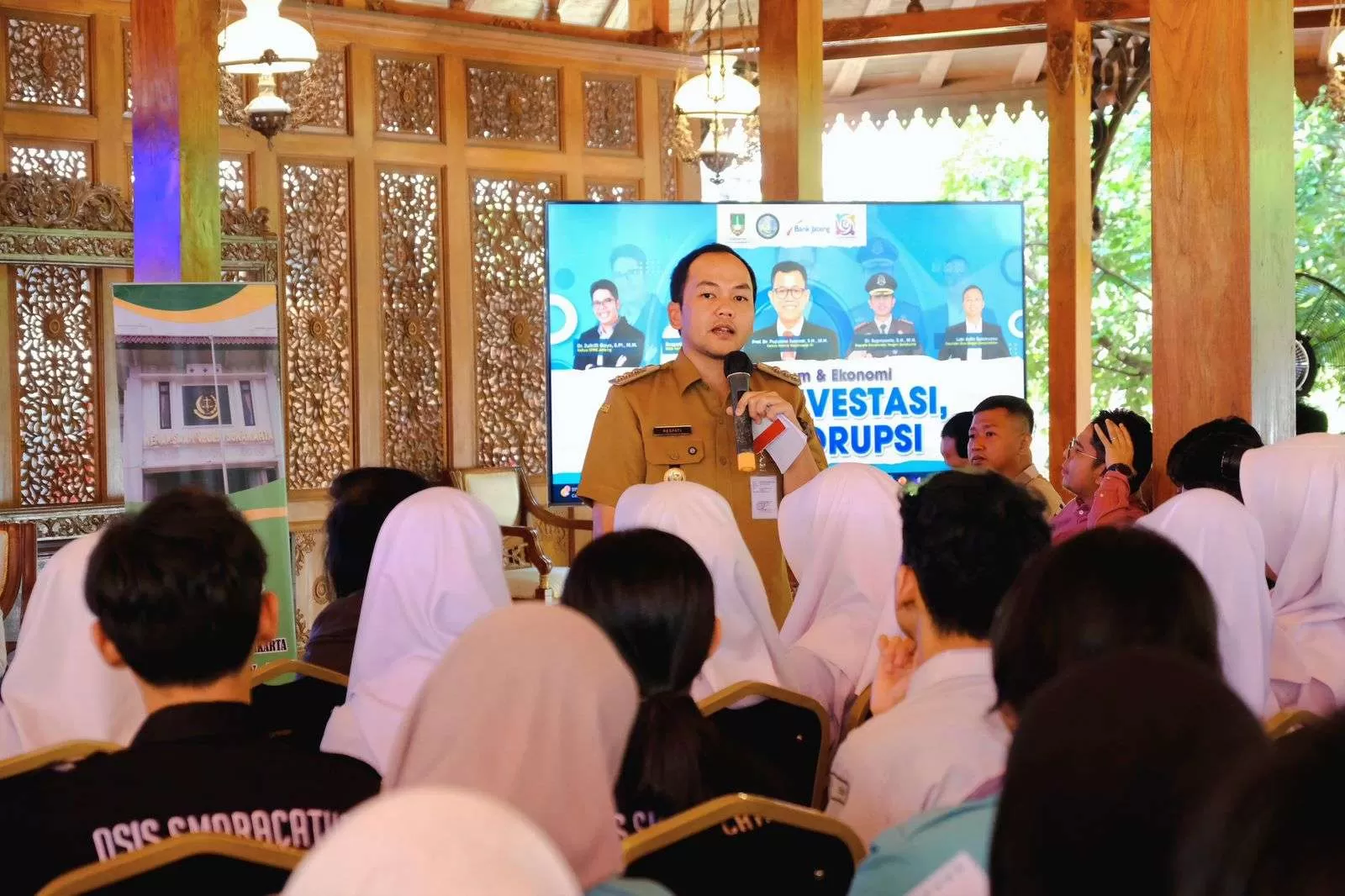 Wali Kota Respati Ardi Tegaskan Solo Ramah Investasi, Jamin Kepastian Hukum bagi Pelaku Usaha. (KlikSoloNews/dok)