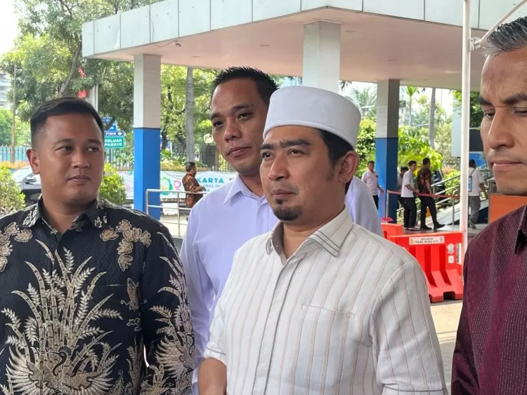 Ustaz Solmed, Sholeh Mahmoed Munawir, Polda Metro Jaya, hoaks media sosial, pencemaran nama baik, laporan polisi 2026, Afrian Bondjol, berita selebriti Indonesia. (KlikSoloNews/dok)