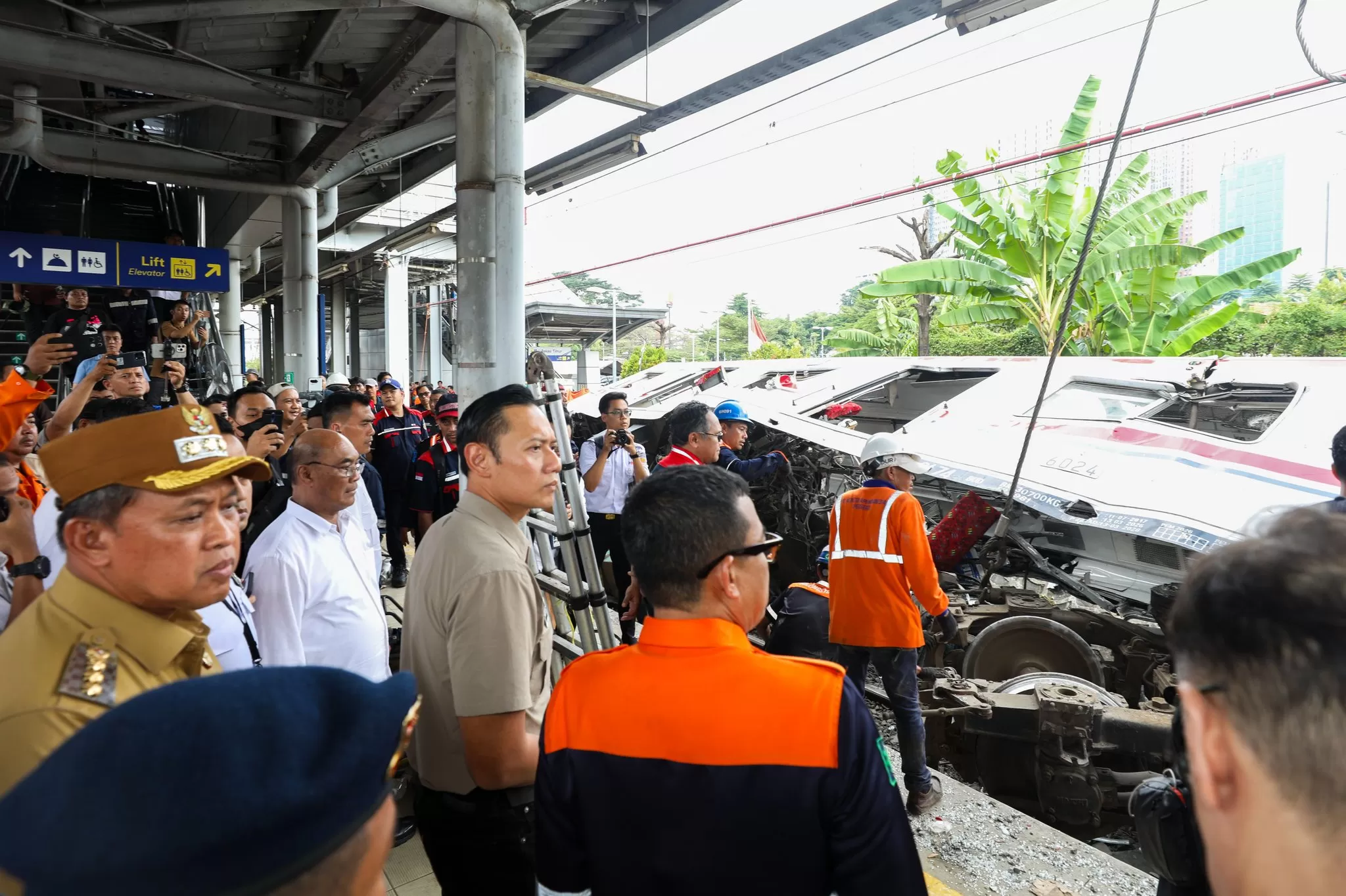 Respons Usulan Menteri PPPA Arifah Fauzi, AHY Tegaskan Keselamatan Transportasi Bukan Isu Gender. (KlikSoloNews/dok X AHY)