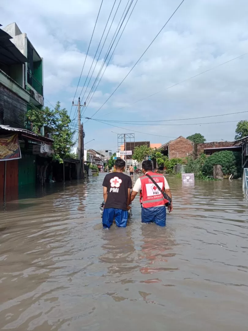 Banjir Solo Bukan Kejutan, Mitigasi Perubahan Iklim Harus Jadi Prioritas Kesehatan Publik. (KlikSoloNews/dok PMI)