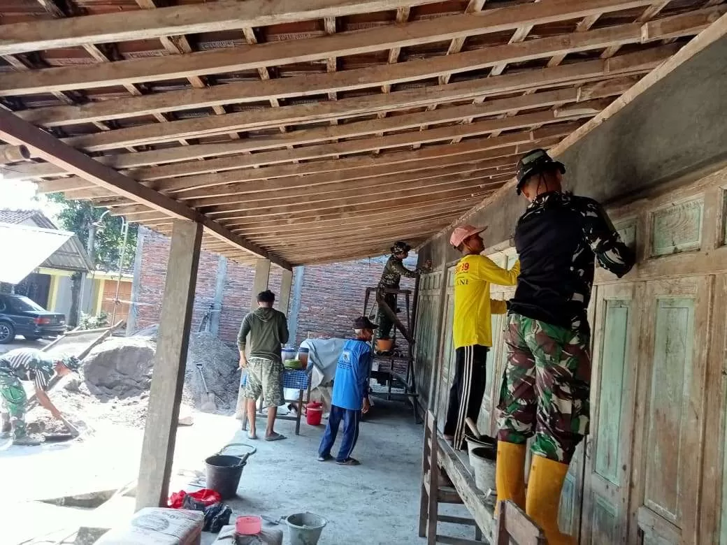 TMMD Sragen Bedah Rumah Warga, RTLH di Desa Puro Mulai Dibangun. (KlikSolonews/dok)