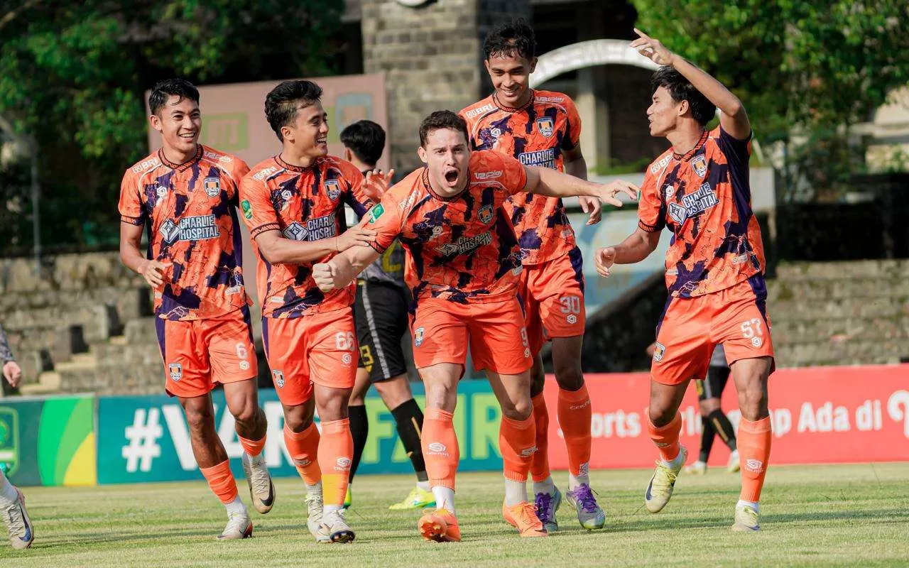 Kendal Tornado FC Tumbangkan Deltras 2-0, Patrick Cruz Borong Gol dan Jaga Asa Promosi. (KlikSoloNews/dok Kendal Tornado FC)