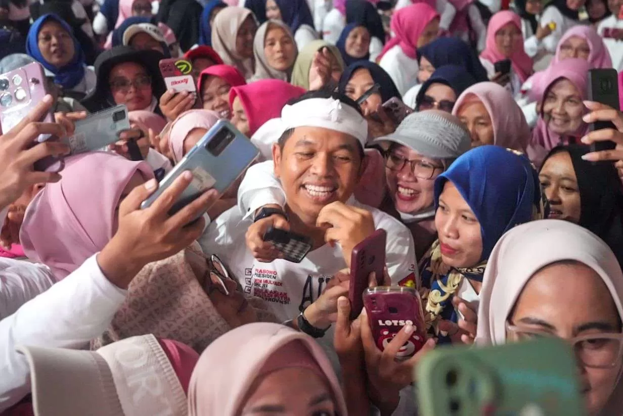 Gegara Tak Jalankan Aturan Pajak Tanpa KTP, Gubernur Dedi Mulyadi Nonaktifkan Kepala Samsat Soekarno-Hatta Bandung. (KlikSoloNews/dok X Dedi Mulyadi)