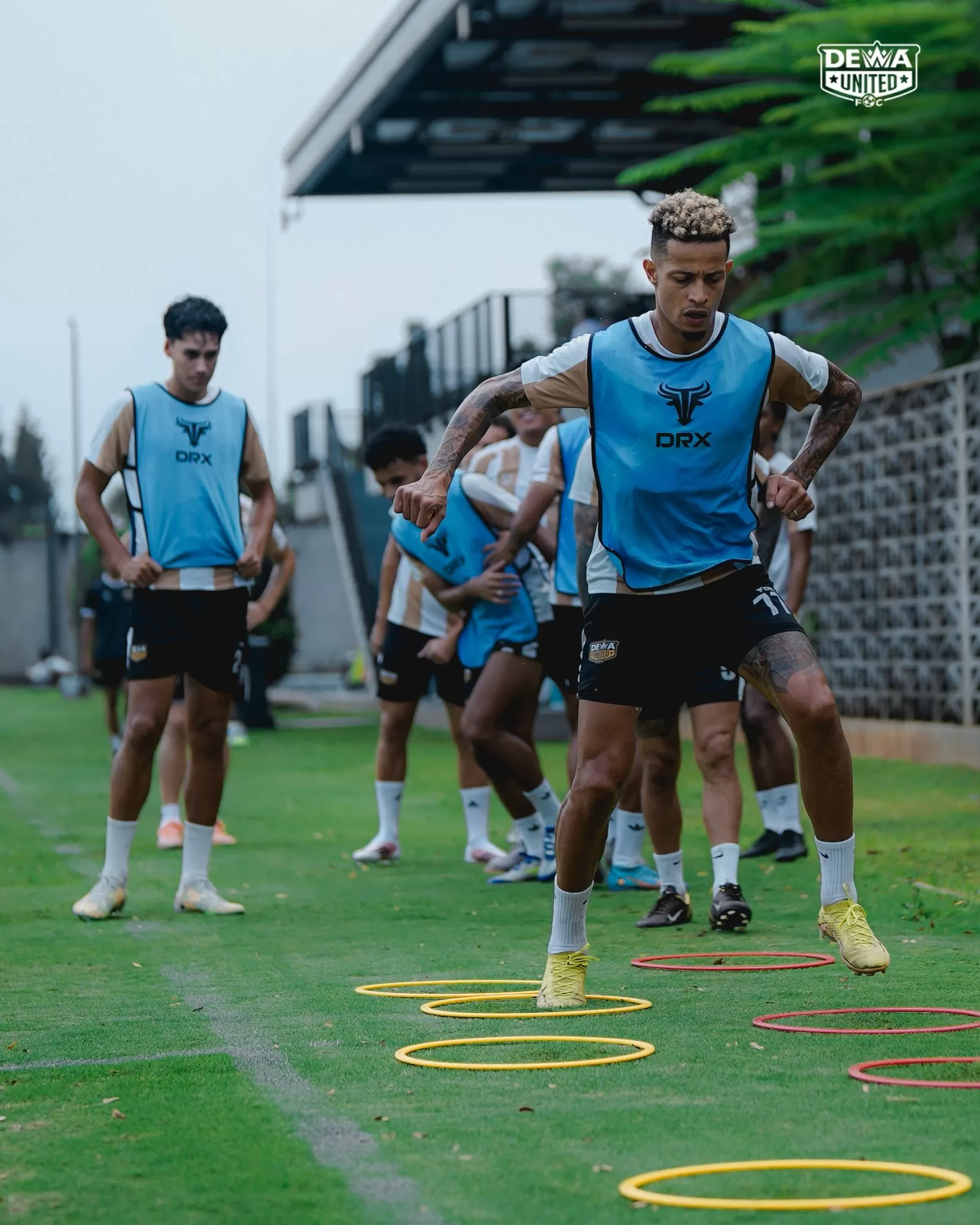 Preview Dewa United vs PSIM Jogja: Jan Olde Riekerink Tetap Waspada Meski Timnya On Fire. (KlikSoloNews/dok X Dewa United)