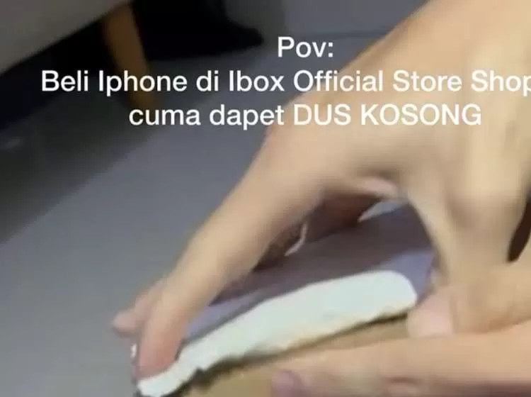 WASPADA! Judul: Viral! Beli iPhone di Toko Resmi Online, Pelanggan Terima Kardus Kosong. (KlikSoloNews/dok)