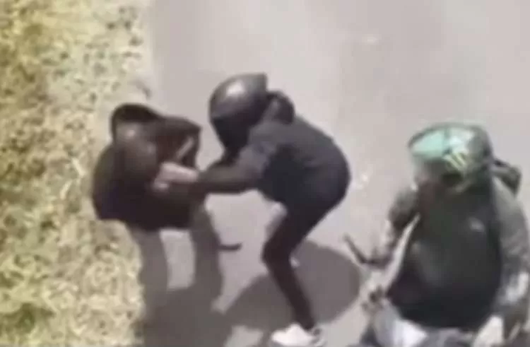 Viral di Medsos! Jambret Gagal Usai Dihadang Warga dan Pengendara di Sragen. (KlikSoloNews/dok)