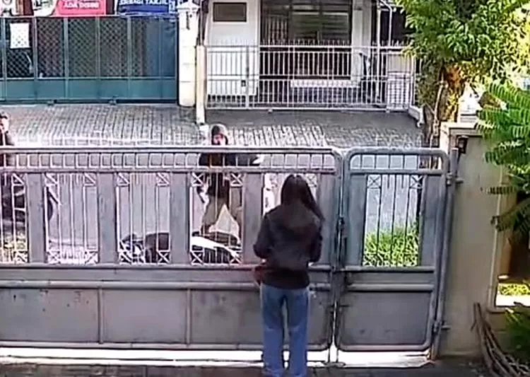 Aksi Terekam CCTV, Wanita di Semarang Dibacok Jambret saat Tolong Teman. (KlikSoloNews/dok)