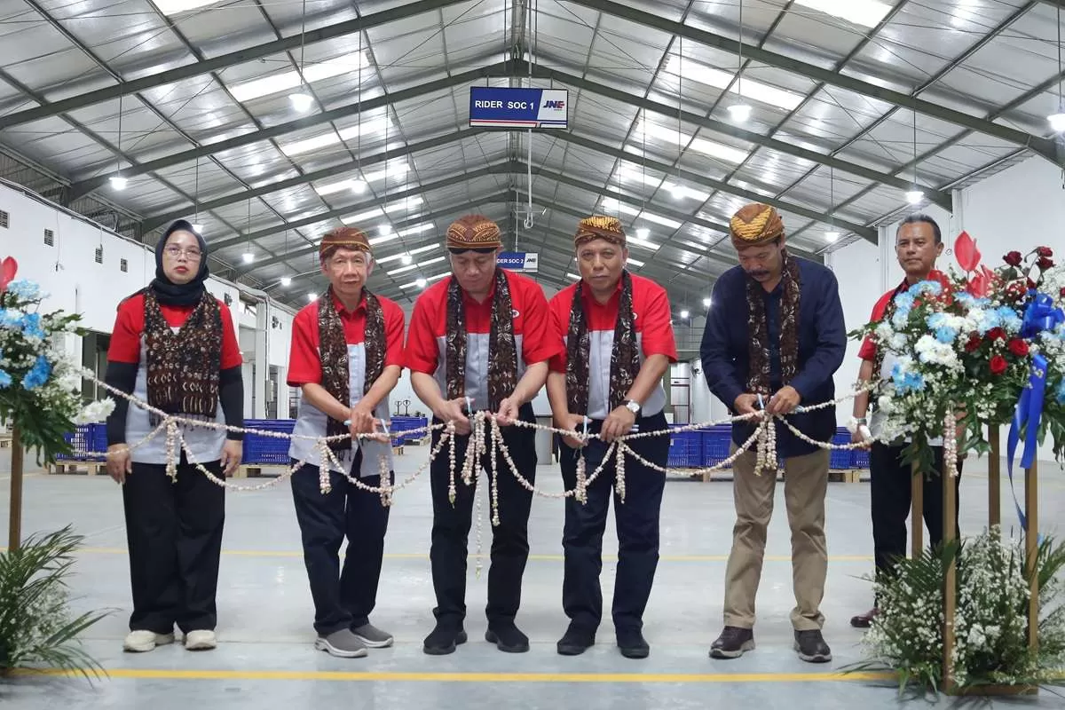 JNE Hadirkan Gudang Modern di Colomadu, Percepat Distribusi dan Dukung UMKM Solo Raya. (KlikSoloNews/dok)