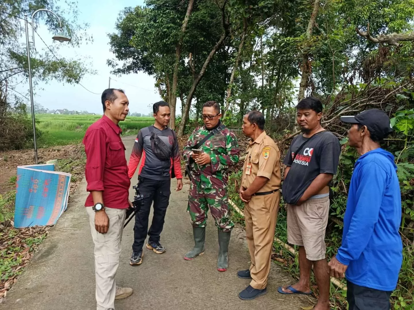 Sertu Eko Sucipto, Jurnalis TMMD Sragen yang Tak Hanya Meliput tapi Juga Bangun Kedekatan dengan Warga. (KlikSoloNews/dok)