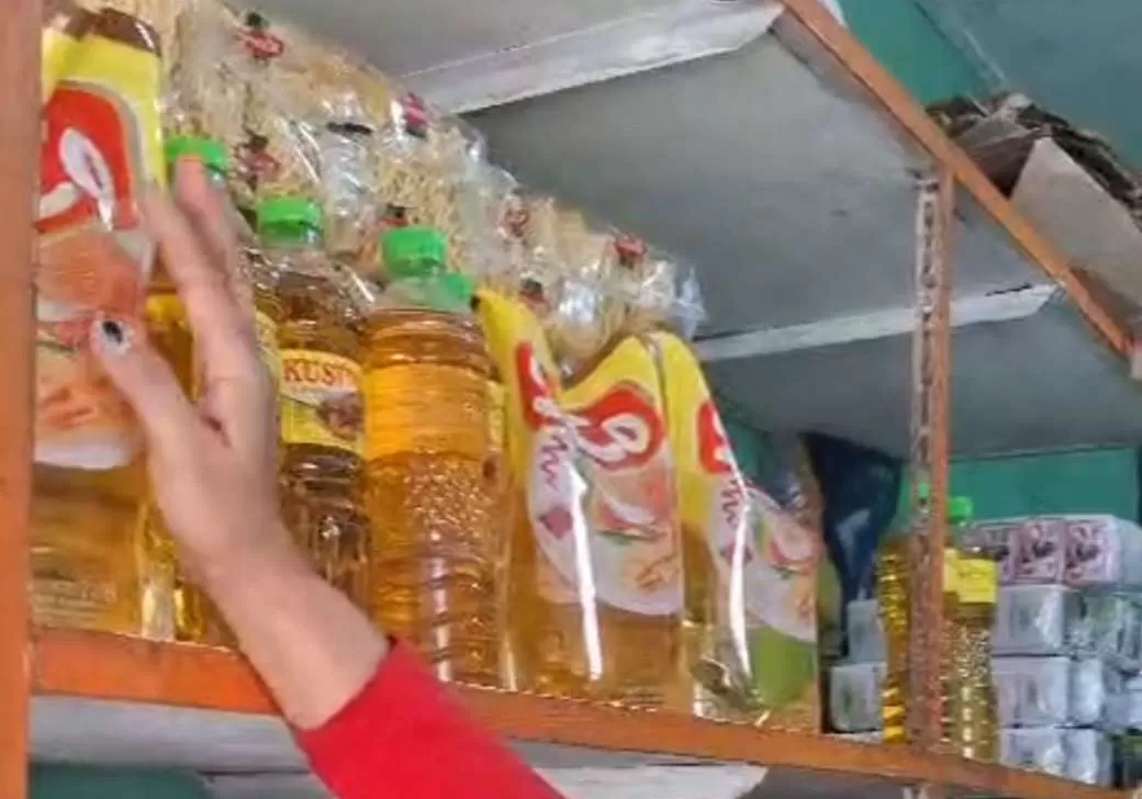 Harga Minyak Goreng Kemasan Naik, Pedagang Keluhkan Kenaikan Biaya Plastik. (KlikSoloNews/dok HarianKota