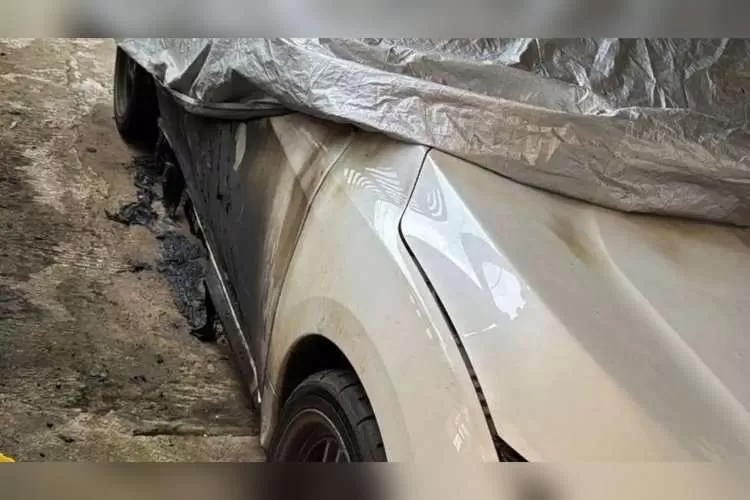 Kronologi Rumah Kades HoHo Banjarnegara Diteror Bom Molotov, Mobil Hangus Terbakar. (KliKSoloNews/dok)