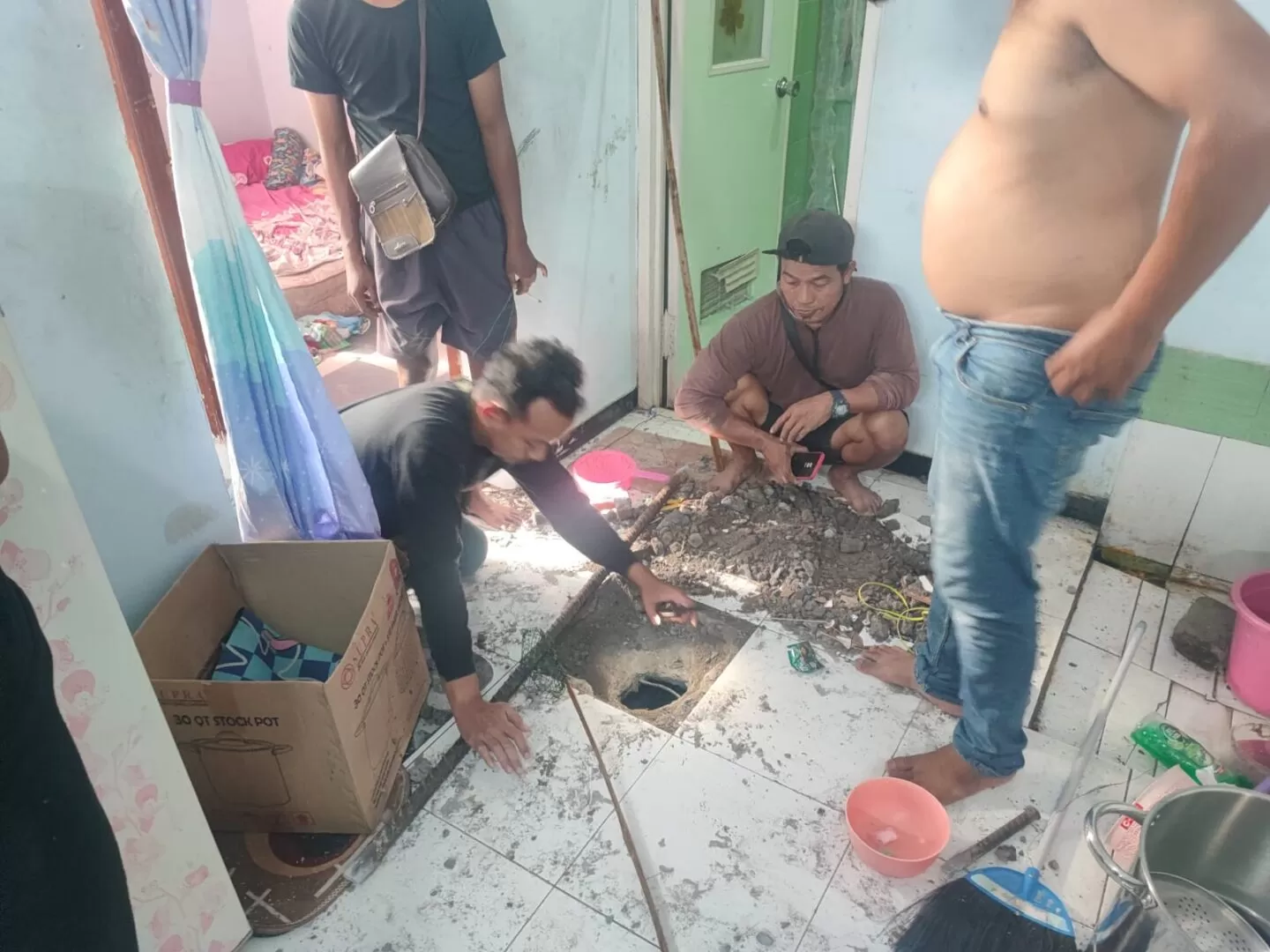 Polisi Bongkar Sabu di Septiktank, Polda Jateng Amankan Barang Bukti Puluhan Gram. (KlikSoloNews/dok)