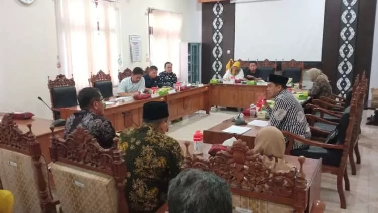 Heboh Outing Class ke Bali Rp1,8 Juta, SMPN 1 Tayu Pati Diprotes Orang Tua. (KlikSolonews/dok)