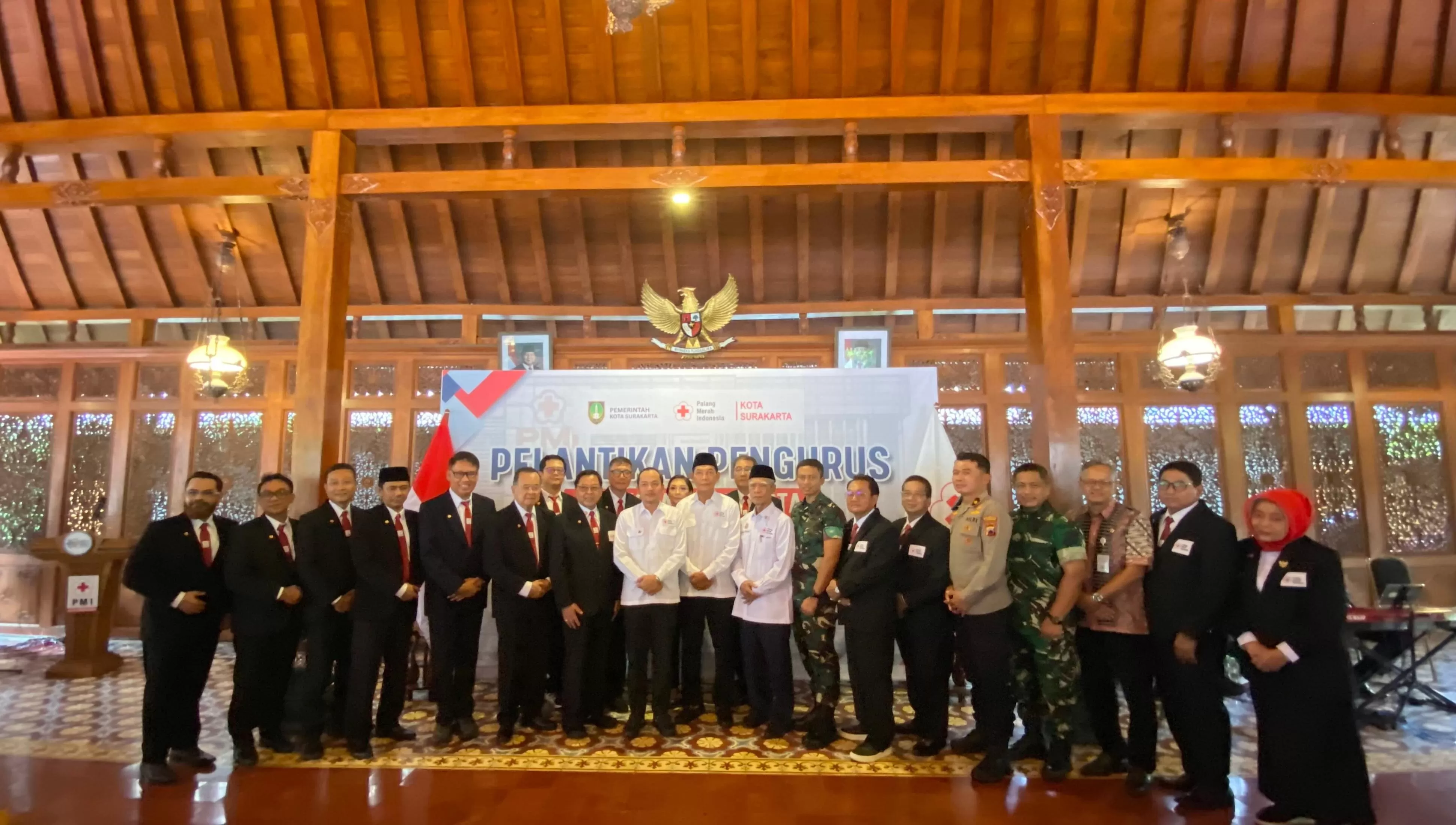 Pengurus PMI Surakarta 2026–2031 Resmi Dilantik di Loji Gandrung, Siap Perkuat Layanan Kemanusiaan. (KlikSoloNews/dok)
